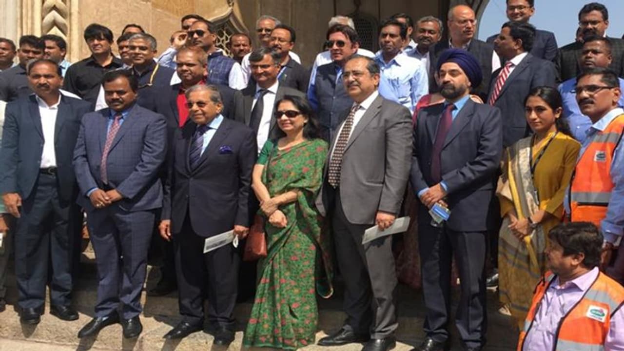 చార్మినార్ సందర్శించిన ఆర్థిక సంఘ ఛైర్మన్ చార్మినార్ సందర్శించిన ఆర్థిక సంఘ ఛైర్మన్