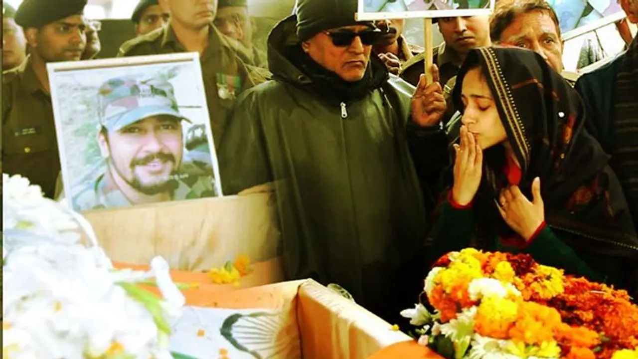 Avenging Pulwama: Last message from hero Major Dhoundiyal's wife is 'I love you' Avenging Pulwama: Last message from hero Major Dhoundiyal's wife is 'I love you'