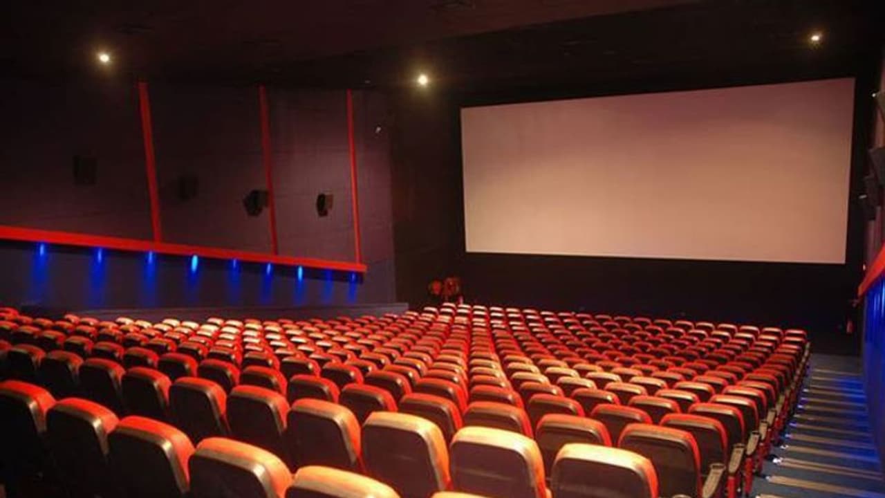 ದಶಕದ ಬಳಿಕ ಸಿನಿ ರಸಿಕರಿಗೆ ಮನರಂಜನೆ ನೀಡಲು ಸಜ್ಜಾದ ಚಿತ್ರ ಮಂದಿರ ದಶಕದ ಬಳಿಕ ಸಿನಿ ರಸಿಕರಿಗೆ ಮನರಂಜನೆ ನೀಡಲು ಸಜ್ಜಾದ ಚಿತ್ರ ಮಂದಿರ