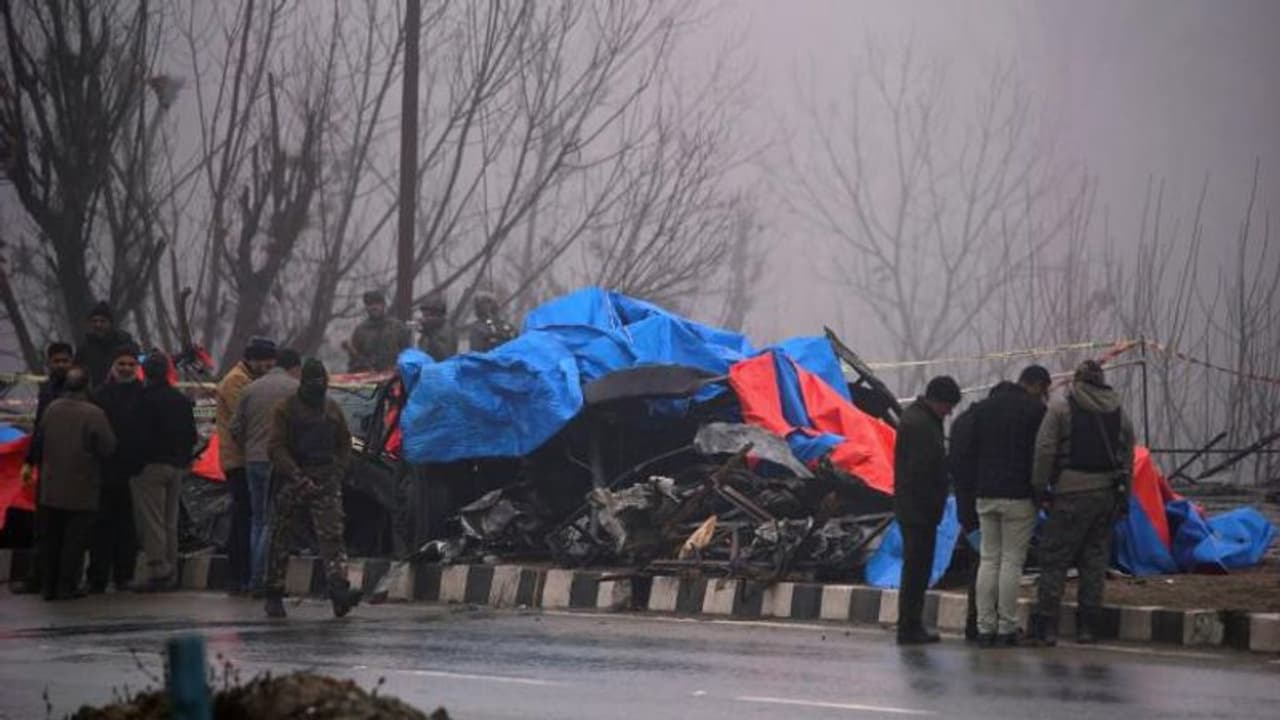 പുല്‍വാമയിലുണ്ടായ ഭീകരാക്രമണം: പാക് താരങ്ങള്‍ക്ക് ഇന്ത്യൻ സിനിമയില്‍ വിലക്ക്