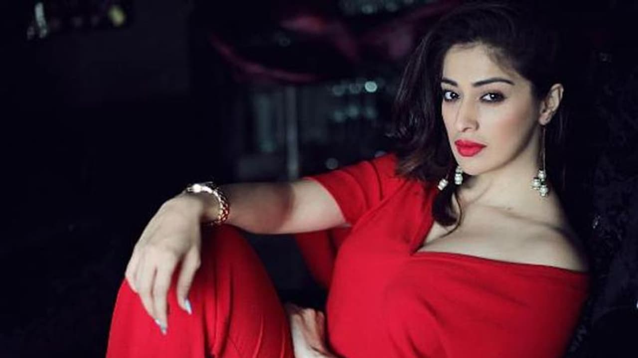 'మీటూ' పనైపోయింది.. రాయ్ లక్ష్మీ కామెంట్స్! 'మీటూ' పనైపోయింది.. రాయ్ లక్ష్మీ కామెంట్స్!