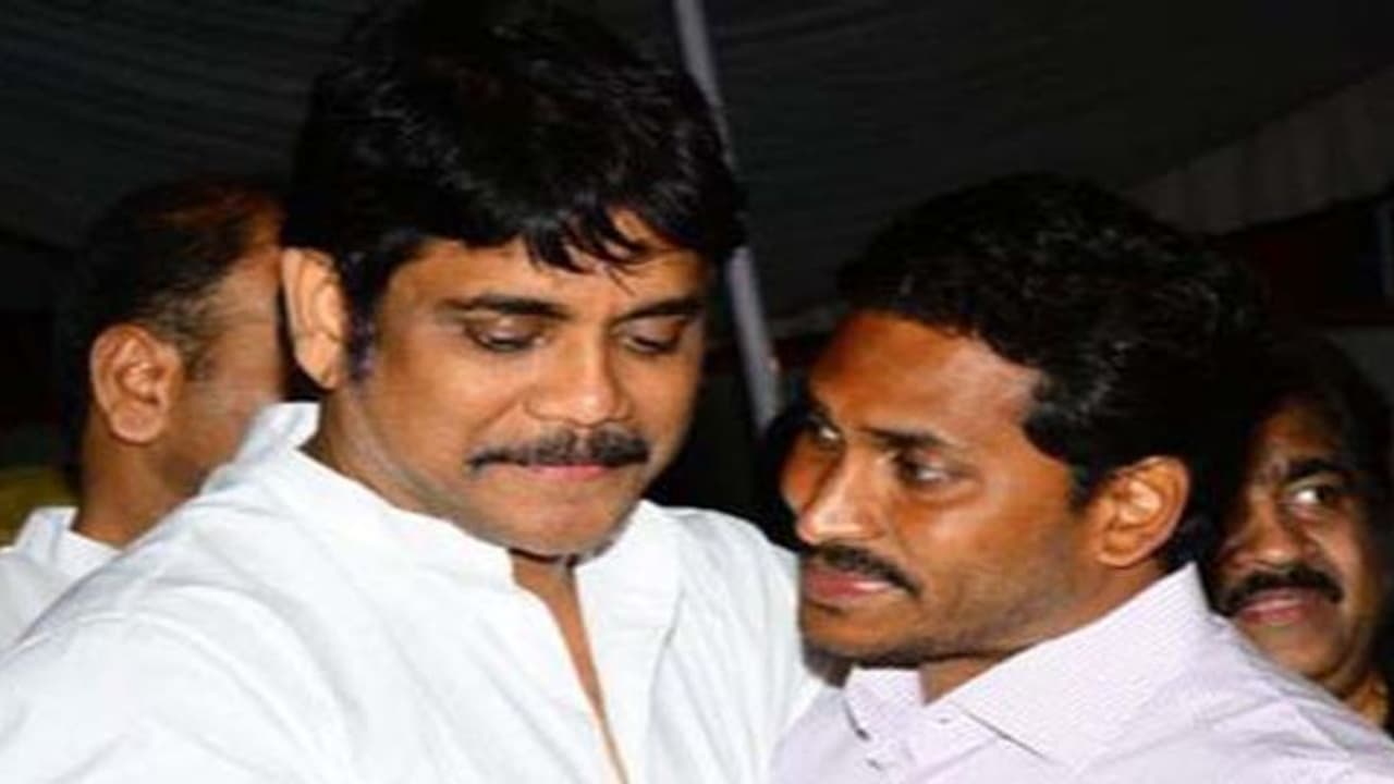 జగన్ ని కలిసిన నాగార్జున.. కారణం చెప్పిన కృష్ణంరాజు జగన్ ని కలిసిన నాగార్జున.. కారణం చెప్పిన కృష్ణంరాజు