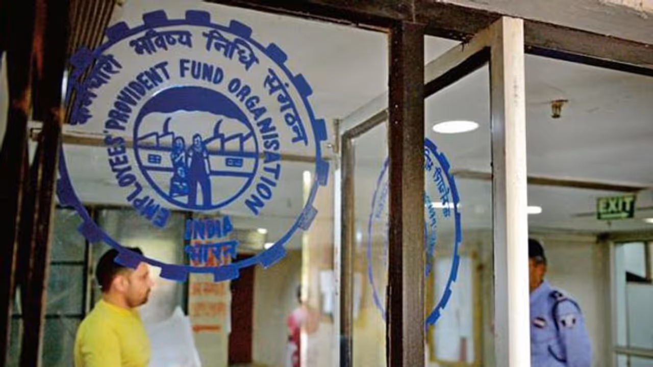 ఈఎస్ఐ కుంభకోణం: శశాంక్ గోయల్ మెడకు చుట్టుకున్న స్కాం ఈఎస్ఐ కుంభకోణం: శశాంక్ గోయల్ మెడకు చుట్టుకున్న స్కాం