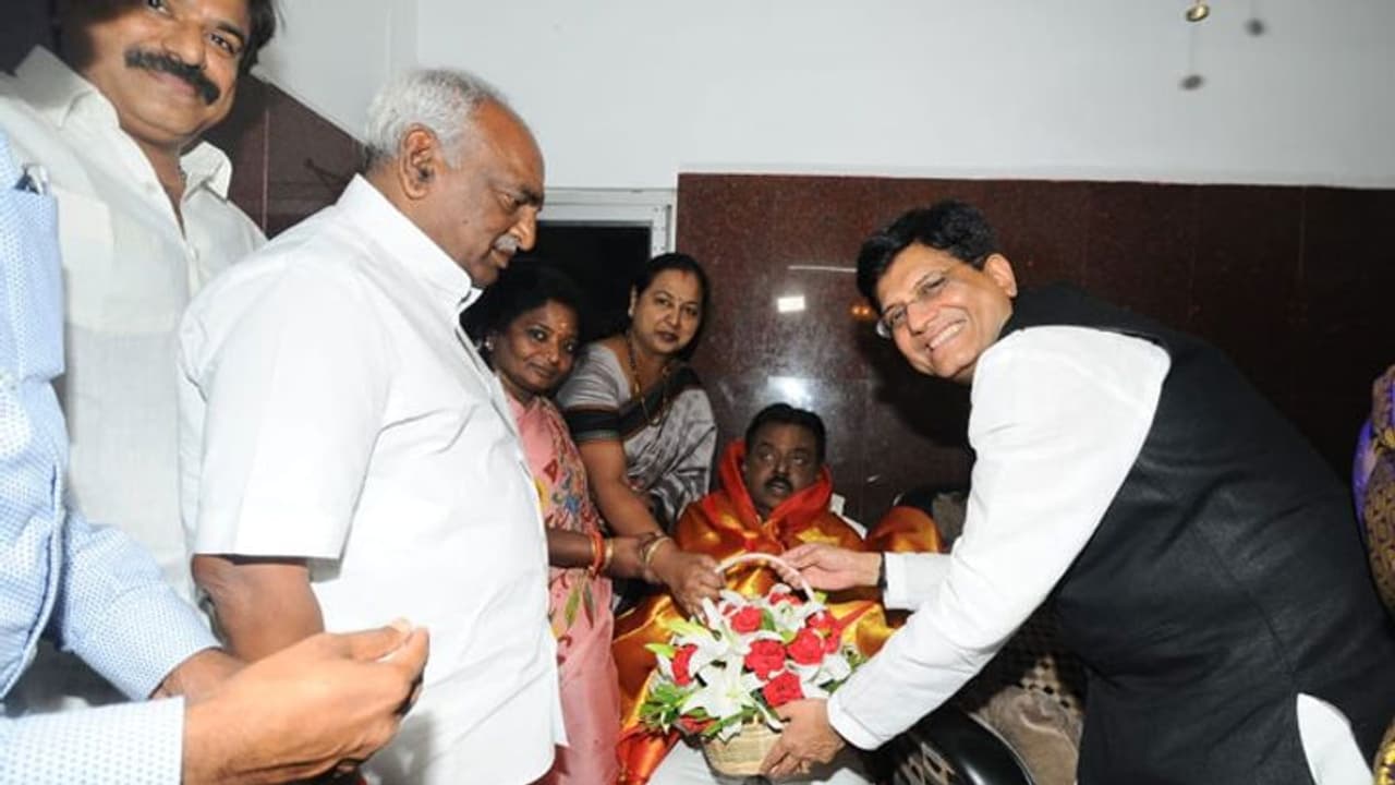 தேமுதிகவை விட்டுவிட்டால் ஜஸ்ட் மிஸ்ஸில் தோல்வியா? வளைத்துப் போடவேண்டிய கட்டாயத்தில் பிஜேபி!! தேமுதிகவை விட்டுவிட்டால் ஜஸ்ட் மிஸ்ஸில் தோல்வியா? வளைத்துப் போடவேண்டிய கட்டாயத்தில் பிஜேபி!!