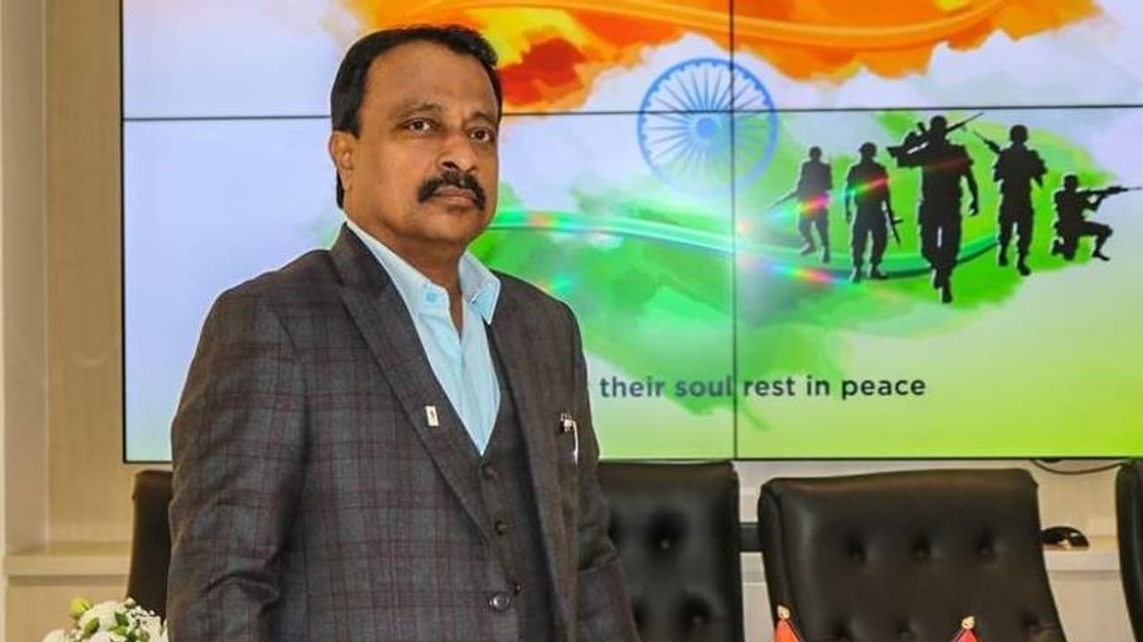 വീരമൃത്യുവരിച്ച ജവാന്മാരുടെ കുടുംബങ്ങള്ക്ക് 96 ലക്ഷം രൂപ നല്കി പ്രവാസി വ്യവസായി സഹോദരന്മാര് വീരമൃത്യുവരിച്ച ജവാന്മാരുടെ കുടുംബങ്ങള്ക്ക് 96 ലക്ഷം രൂപ നല്കി പ്രവാസി വ്യവസായി സഹോദരന്മാര്