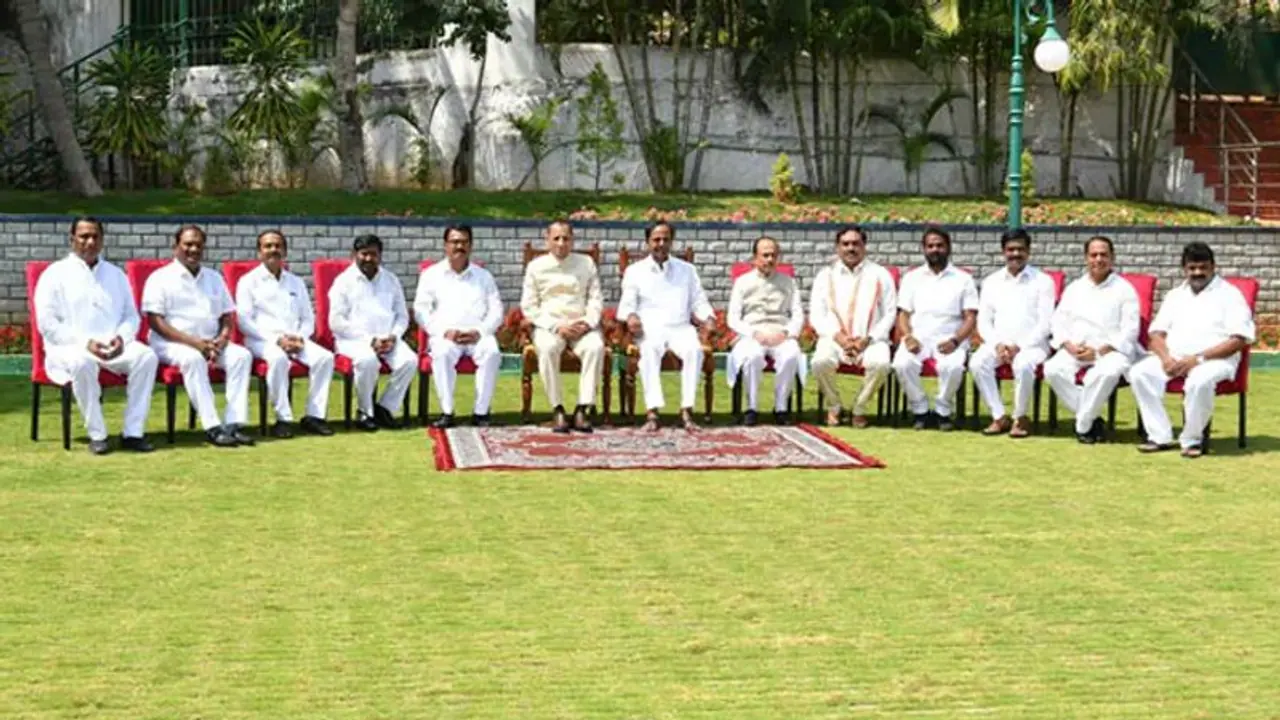 కేసీఆర్ మంత్రివర్గ విస్తరణతో టీఆర్ఎస్ లో అసమ్మతి సెగలు