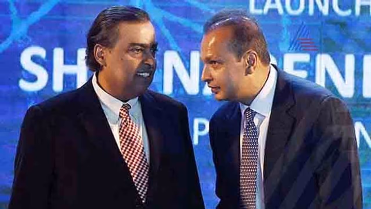 ಅಣ್ಣನ ಕಾಲ್ ಬರ್ತಿಲ್ಲ: ಅನಿಲ್ ಕಾದಿರುವುದು ಮುಖೇಶ್ಗೆ ಗೊತ್ತಿಲ್ಲ! ಅಣ್ಣನ ಕಾಲ್ ಬರ್ತಿಲ್ಲ: ಅನಿಲ್ ಕಾದಿರುವುದು ಮುಖೇಶ್ಗೆ ಗೊತ್ತಿಲ್ಲ!