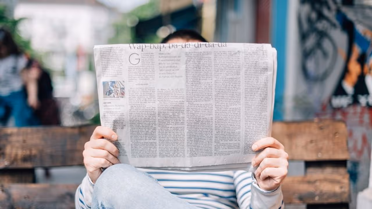 Find it difficult to read newspapers? You're not alone, veteran journalist Kiran Thakur tells you why