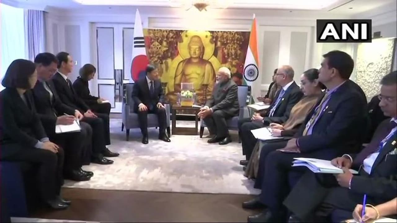 ನಮ್ಮ ಎಕಾನಮಿ 5 ಟ್ರಿಲಿಯನ್ ತಲುಪಲಿದೆ: ದ.ಕೊರಿಯಾದಿಂದ ಮೋದಿ ಘೋಷಣೆ! ನಮ್ಮ ಎಕಾನಮಿ 5 ಟ್ರಿಲಿಯನ್ ತಲುಪಲಿದೆ: ದ.ಕೊರಿಯಾದಿಂದ ಮೋದಿ ಘೋಷಣೆ!