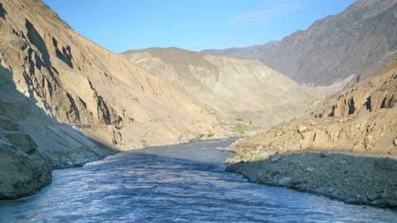 ಡೋಂಟ್ ಕೇರ್: ನೀರಿಲ್ಲ ಎಂದ ಭಾರತಕ್ಕೆ ಪಾಕ್ ಗುಟುರು!