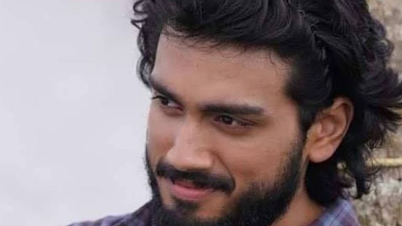 'നിലാവ് പോലെ ചിരിക്കുന്ന പെൺകുട്ടി'യെ പരിചയപ്പെടുത്തി കാളിദാസ്