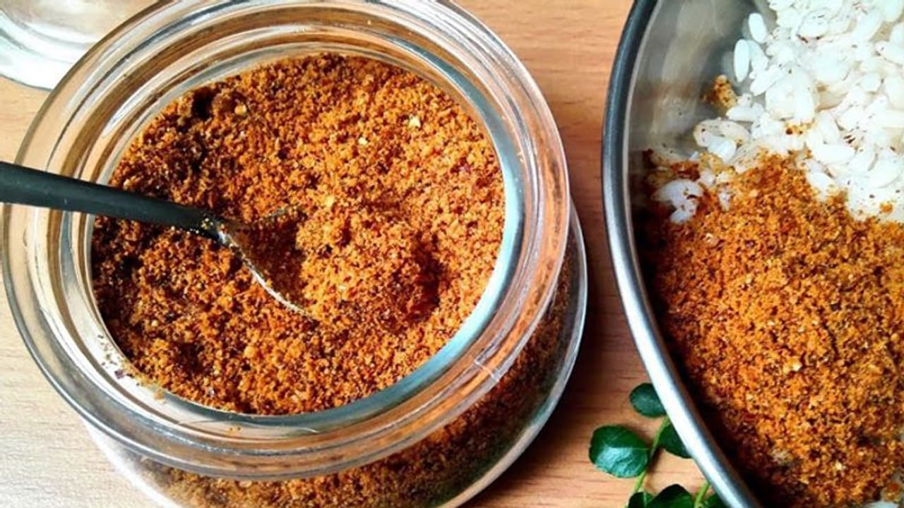 ഉണക്കച്ചെമ്മീൻ ചമ്മന്തിപൊടി തയ്യാറാക്കാം ഉണക്കച്ചെമ്മീൻ ചമ്മന്തിപൊടി തയ്യാറാക്കാം