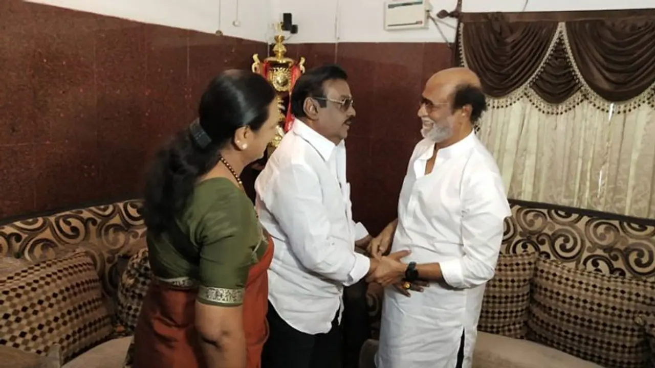 ரஜினி வெறும் அம்புதான்... அவரை யாரோ இயக்குறாங்க... பிரேமலதா விஜயகாந்த் பொளேர்! ரஜினி வெறும் அம்புதான்... அவரை யாரோ இயக்குறாங்க... பிரேமலதா விஜயகாந்த் பொளேர்!