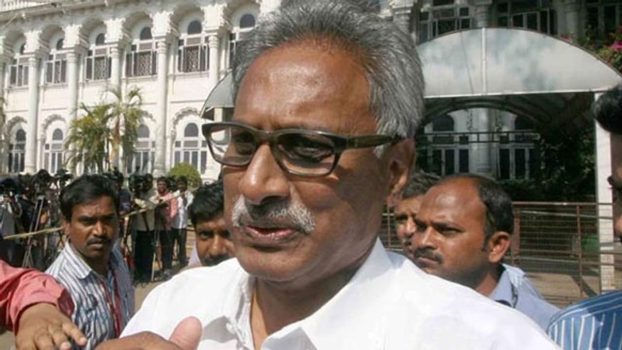 అంతా దైవ నిర్ణయమే: పార్టీల మార్పుపై దగ్గుబాటి అంతా దైవ నిర్ణయమే: పార్టీల మార్పుపై దగ్గుబాటి