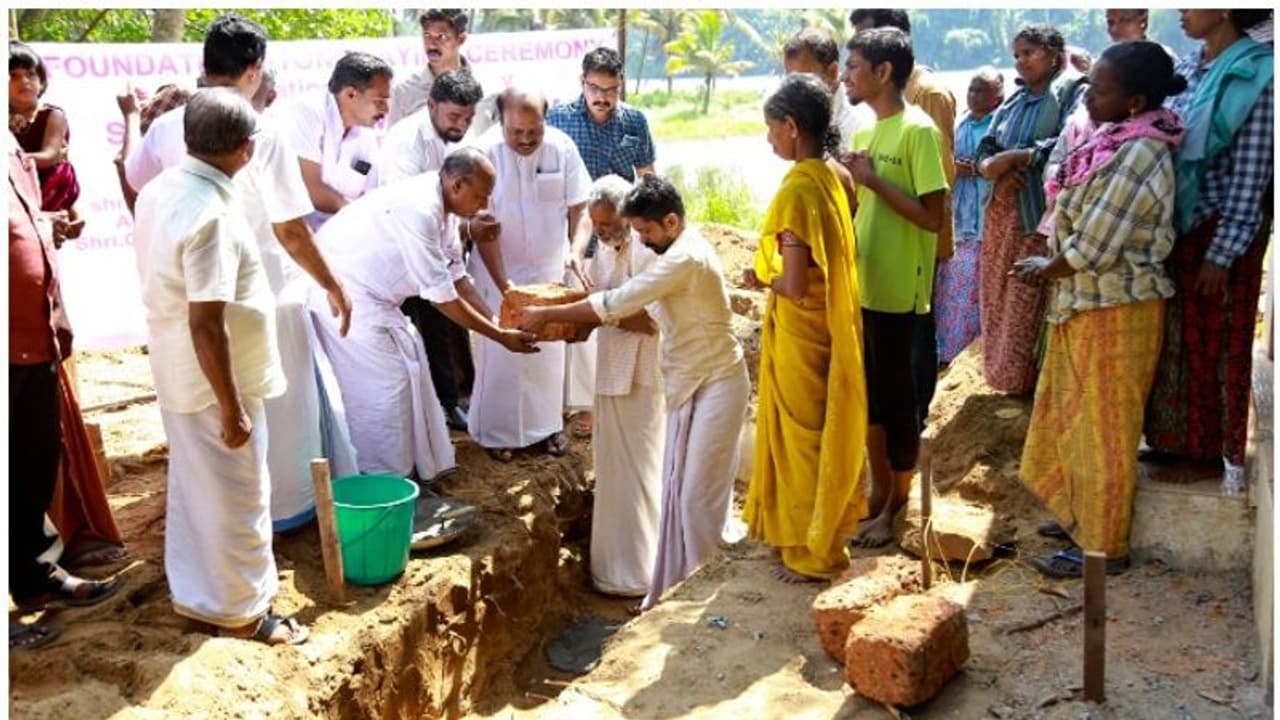 പ്രളയാനന്തര കേരളത്തിന് കൈത്താങ്ങ്: കേരള റോയല് സ്പോര്ട്സ് ക്ലബിന്റെ ഭവന പദ്ധതിക്കു തുടക്കമായി പ്രളയാനന്തര കേരളത്തിന് കൈത്താങ്ങ്: കേരള റോയല് സ്പോര്ട്സ് ക്ലബിന്റെ ഭവന പദ്ധതിക്കു തുടക്കമായി