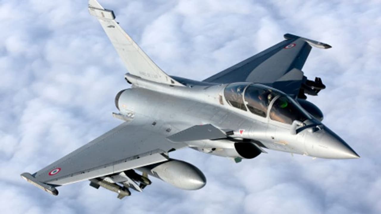 റഫാല്: കൂടുതൽ വിശദീകരണം നൽകാനുണ്ടെന്ന് പ്രതിരോധ മന്ത്രാലയം സുപ്രീംകോടതിയില് റഫാല്: കൂടുതൽ വിശദീകരണം നൽകാനുണ്ടെന്ന് പ്രതിരോധ മന്ത്രാലയം സുപ്രീംകോടതിയില്