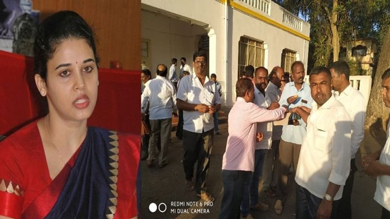 ರೋಹಿಣಿ ಸಿಂಧೂರಿ ವರ್ಗಾವಣೆ, ಹಾಸನದಲ್ಲಿ ಸಂಭ್ರಮಾಚರಣೆ ರೋಹಿಣಿ ಸಿಂಧೂರಿ ವರ್ಗಾವಣೆ, ಹಾಸನದಲ್ಲಿ ಸಂಭ್ರಮಾಚರಣೆ