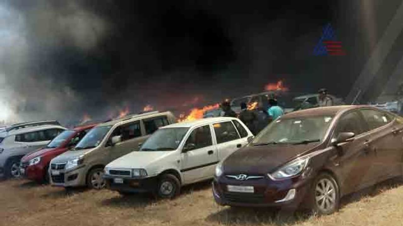 ಪಾರ್ಕಿಂಗ್ ದುರಂತ: 158 ಕಾರು ಮಾಲೀಕರಿಗೆ ಸಿಗುತ್ತಿಲ್ಲ ತಮ್ಮ ಕಾರಿನ ಗುರುತು! ಪಾರ್ಕಿಂಗ್ ದುರಂತ: 158 ಕಾರು ಮಾಲೀಕರಿಗೆ ಸಿಗುತ್ತಿಲ್ಲ ತಮ್ಮ ಕಾರಿನ ಗುರುತು!