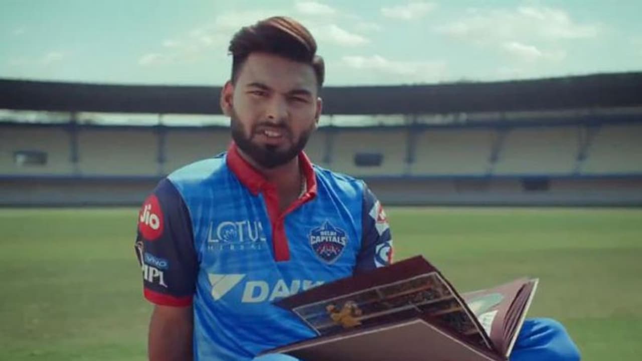 ധോണിയെ വെല്ലുവിളിച്ച് പന്ത്; വീഡിയോ ഏറ്റെടുത്ത് ക്രിക്കറ്റ് ലോകം ധോണിയെ വെല്ലുവിളിച്ച് പന്ത്; വീഡിയോ ഏറ്റെടുത്ത് ക്രിക്കറ്റ് ലോകം