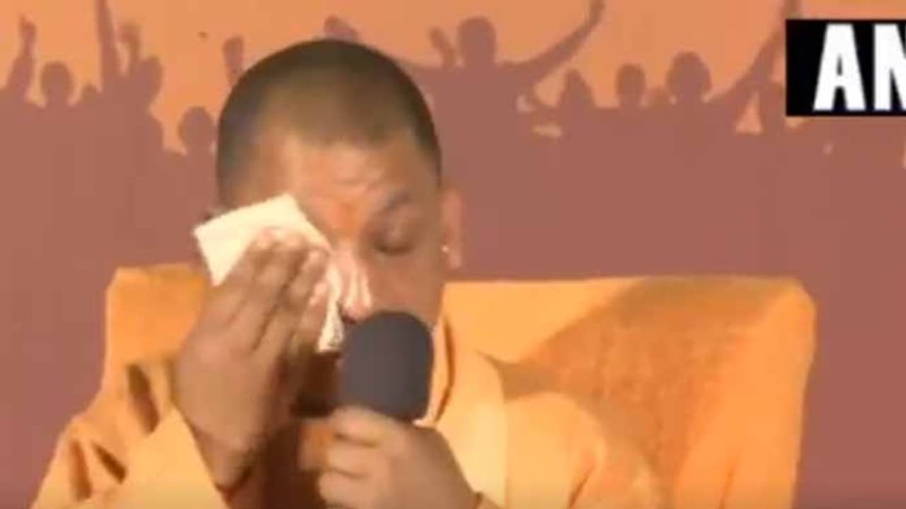 పుల్వామా గురించి మాట్లాడుతూ... కంటతడి పెట్టిన ఆదిత్యనాథ్ (వీడియో) పుల్వామా గురించి మాట్లాడుతూ... కంటతడి పెట్టిన ఆదిత్యనాథ్ (వీడియో)