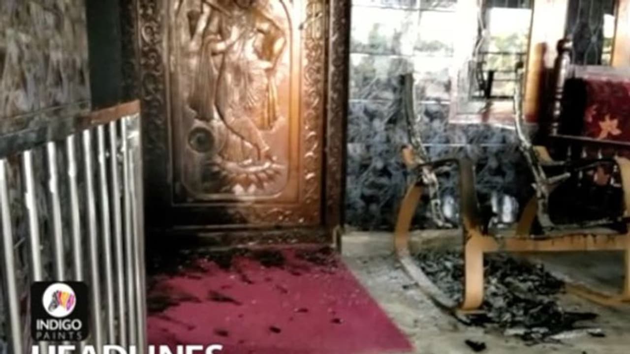 കാസർകോട് പെരിയയിൽ വീണ്ടും അക്രമം, കോൺഗ്രസ് ബ്ലോക്ക് പ്രസിഡന്റിന്റെ വീടിന് മുന്നിൽ തീയിട്ടു കാസർകോട് പെരിയയിൽ വീണ്ടും അക്രമം, കോൺഗ്രസ് ബ്ലോക്ക് പ്രസിഡന്റിന്റെ വീടിന് മുന്നിൽ തീയിട്ടു