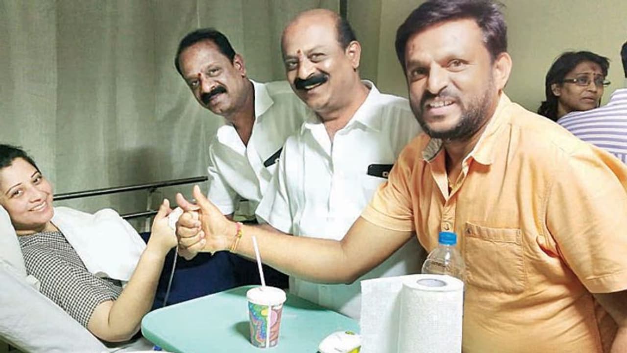 ನಟಿ ವಿಜಯಲಕ್ಷ್ಮಿಗೆ ಅನಾರೋಗ್ಯ : ನೆರವಿಗೆ ಚಲನಚಿತ್ರ ವಾಣಿಜ್ಯ ಮಂಡಳಿ ನಟಿ ವಿಜಯಲಕ್ಷ್ಮಿಗೆ ಅನಾರೋಗ್ಯ : ನೆರವಿಗೆ ಚಲನಚಿತ್ರ ವಾಣಿಜ್ಯ ಮಂಡಳಿ