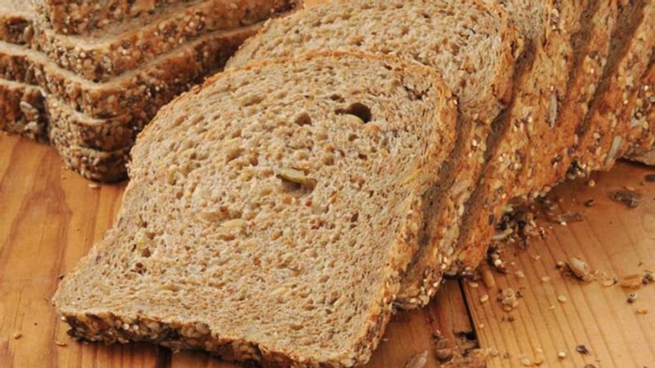 ശരീരഭാരം കുറയ്ക്കാൻ സഹായിക്കുന്ന മൂന്ന് തരം ബ്രഡുകൾ ശരീരഭാരം കുറയ്ക്കാൻ സഹായിക്കുന്ന മൂന്ന് തരം ബ്രഡുകൾ