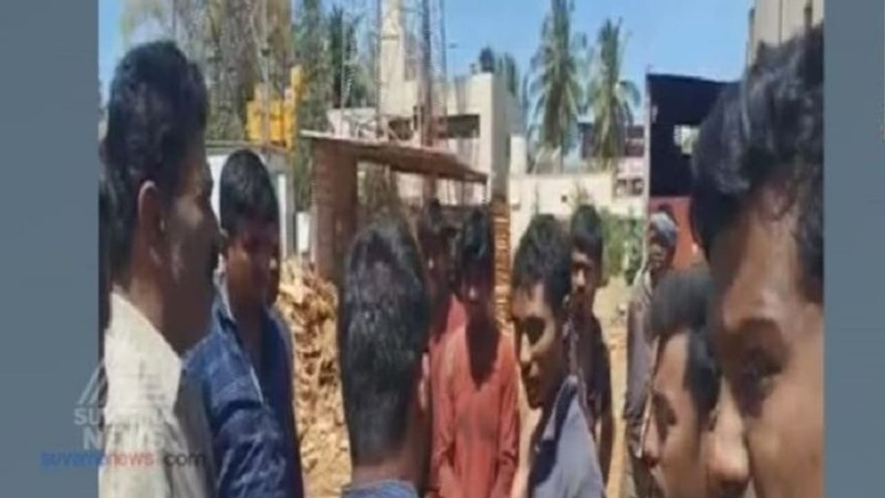 ಹುತಾತ್ಮ ಯೋಧ ಗುರು ಸ್ವಗ್ರಾಮದಲ್ಲಿ ಪಾಕ್ ಪರ ಘೋಷಣೆ ಹುತಾತ್ಮ ಯೋಧ ಗುರು ಸ್ವಗ್ರಾಮದಲ್ಲಿ ಪಾಕ್ ಪರ ಘೋಷಣೆ