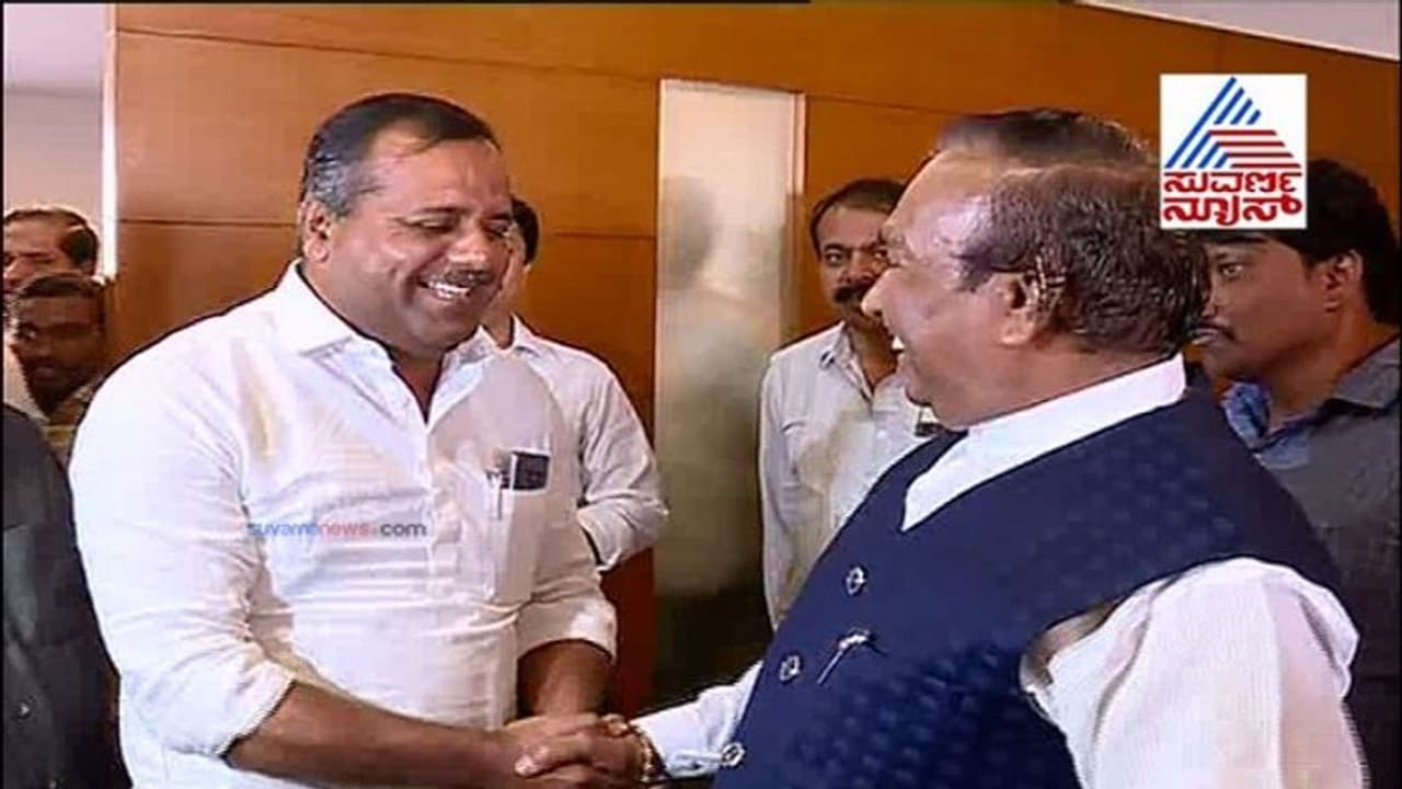 ಸಾಕು ಬನ್ರಿ ಮೋದಿನಾ ಎಷ್ಟು ಬೈತಿರಾ?: ಖಾದರ್, ಈಶ್ವರಪ್ಪ ಜುಗಲ್ಬಂದಿ! ಸಾಕು ಬನ್ರಿ ಮೋದಿನಾ ಎಷ್ಟು ಬೈತಿರಾ?: ಖಾದರ್, ಈಶ್ವರಪ್ಪ ಜುಗಲ್ಬಂದಿ!