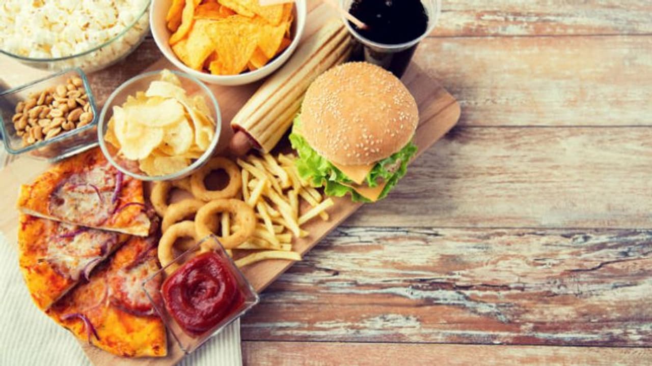 പുരുഷന്മാർ ജങ്ക് ഫുഡ് കഴിച്ചാൽ സംഭവിക്കുന്നത്... പുരുഷന്മാർ ജങ്ക് ഫുഡ് കഴിച്ചാൽ സംഭവിക്കുന്നത്...