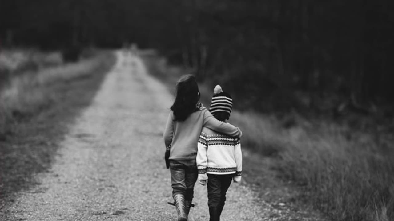 'പ്രിയപ്പെട്ടൊരാള് മരിക്കുമ്പോഴാണ് നമ്മള് ചിലതെല്ലാം തിരിച്ചറിയുന്നത്' 'പ്രിയപ്പെട്ടൊരാള് മരിക്കുമ്പോഴാണ് നമ്മള് ചിലതെല്ലാം തിരിച്ചറിയുന്നത്'