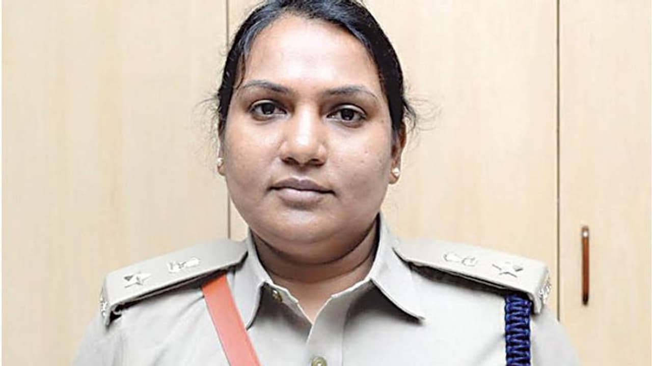 ಎಸ್ ಪಿ ಕಾರಿಗೆ ಬಸ್ ಡಿಕ್ಕಿಯಾಗಿ ಅಪಘಾತ ಎಸ್ ಪಿ ಕಾರಿಗೆ ಬಸ್ ಡಿಕ್ಕಿಯಾಗಿ ಅಪಘಾತ