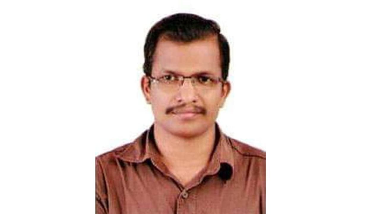 വിനോദയാത്രയ്ക്കിടെ ഹൗസ് ബോട്ടിൽ നിന്ന് വീണ് മദ്ധ്യവയസ്കന് മരിച്ചു വിനോദയാത്രയ്ക്കിടെ ഹൗസ് ബോട്ടിൽ നിന്ന് വീണ് മദ്ധ്യവയസ്കന് മരിച്ചു