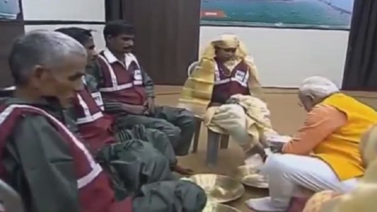 मुलायम के बाद अब बाबरी मस्जिद के इस पैरोकार ने कहा मोदी बनें फिर पीएम मुलायम के बाद अब बाबरी मस्जिद के इस पैरोकार ने कहा मोदी बनें फिर पीएम