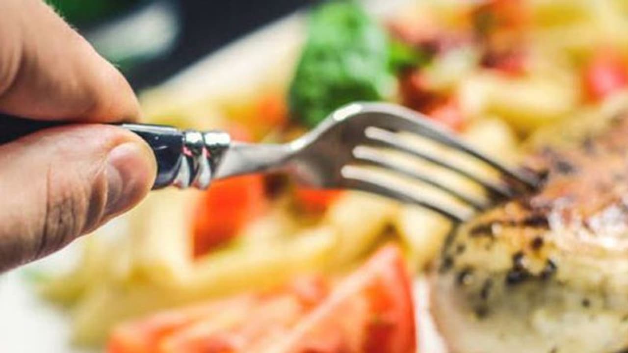 അത്താഴത്തിന് ശേഷം 15 മിനിറ്റ് നടക്കുന്നതിന്റെ ​ഗുണങ്ങൾ