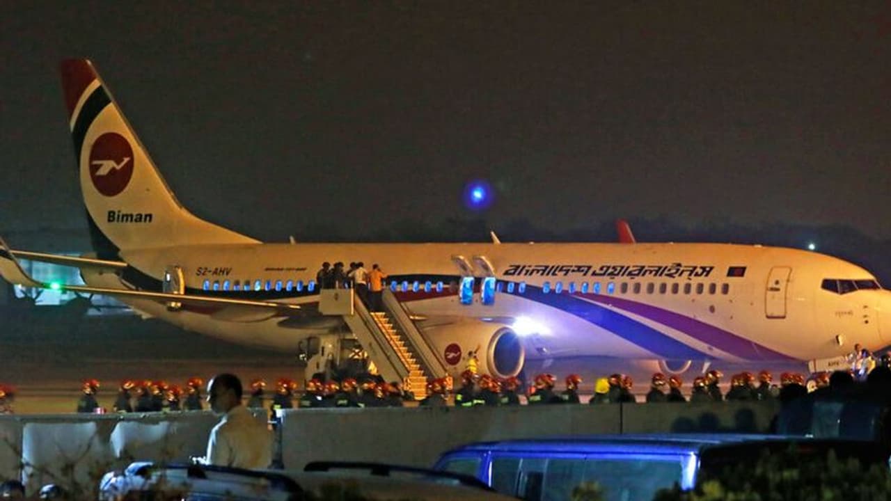 ദുബായിലേക്കുള്ള വിമാനം റാഞ്ചാന് ശ്രമിച്ചയാള് മാനസിക രോഗി; വധിച്ചുവെന്ന് സ്ഥിരീകരണം ദുബായിലേക്കുള്ള വിമാനം റാഞ്ചാന് ശ്രമിച്ചയാള് മാനസിക രോഗി; വധിച്ചുവെന്ന് സ്ഥിരീകരണം