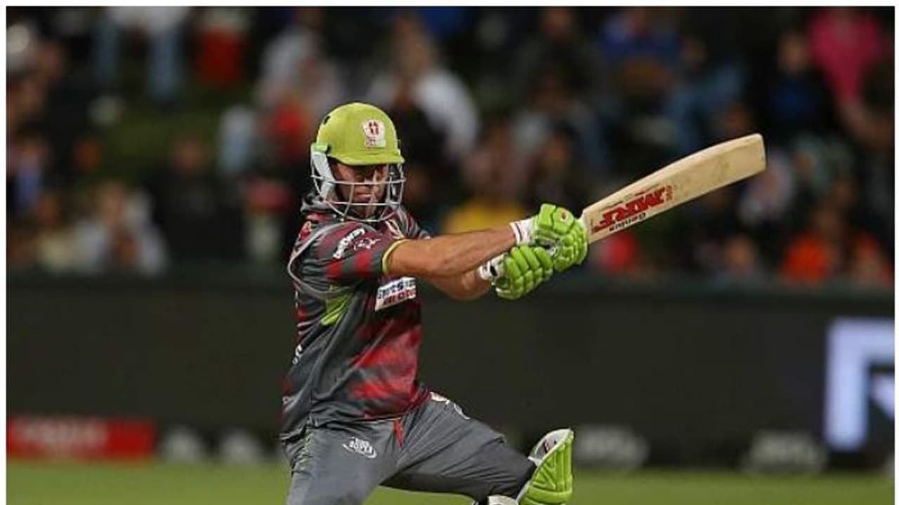 டி20 போட்டியில் அடித்து துவம்சம் செய்த டிவில்லியர்ஸ்.. ஆர்சிபி ரசிகர்கள் உற்சாகம் டி20 போட்டியில் அடித்து துவம்சம் செய்த டிவில்லியர்ஸ்.. ஆர்சிபி ரசிகர்கள் உற்சாகம்