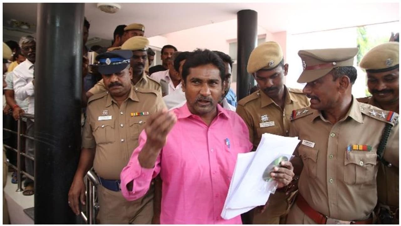 முகிலனைக் கண்டுபிடிக்காமல் என்ன செய்துகொண்டிருக்கிறீர்கள்?...களத்தில் இறங்கிய ஐ.நா.சபை... முகிலனைக் கண்டுபிடிக்காமல் என்ன செய்துகொண்டிருக்கிறீர்கள்?...களத்தில் இறங்கிய ஐ.நா.சபை...