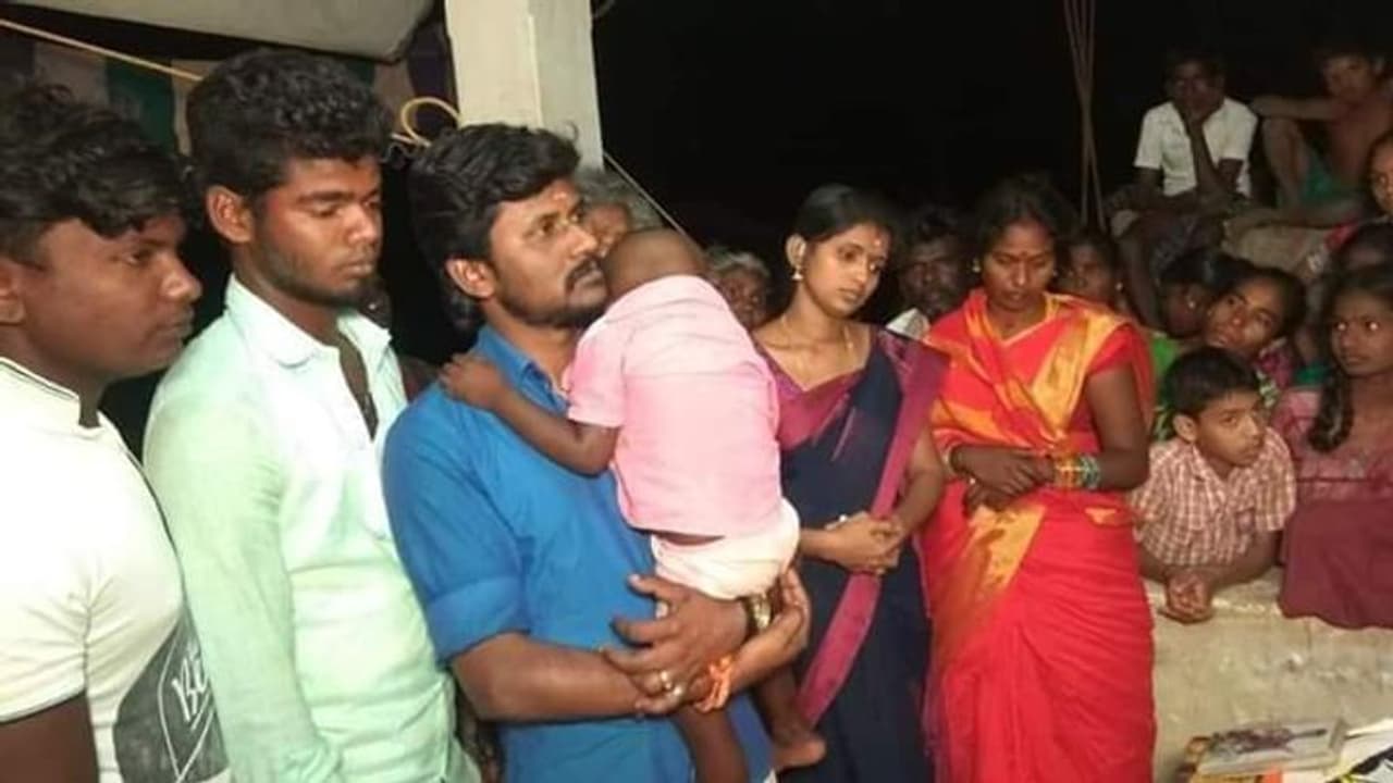 உயிர் நீத்த ராணுவ வீரருக்கு அஞ்சலி!! ரூ 50 ஆயிரம் நிதி கொடுத்த செந்தில் கணேஷ் ராஜலக்ஷ்மி!! கண்கலங்க வைத்த நெகிழ்ச்சியான தருணம்!! உயிர் நீத்த ராணுவ வீரருக்கு அஞ்சலி!! ரூ 50 ஆயிரம் நிதி கொடுத்த செந்தில் கணேஷ் ராஜலக்ஷ்மி!! கண்கலங்க வைத்த நெகிழ்ச்சியான தருணம்!!