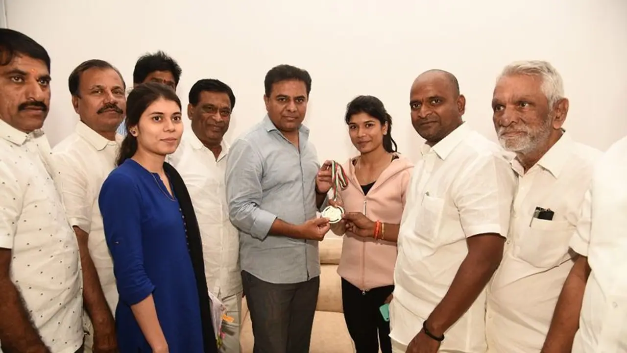 తెలంగాణ బాక్సర్ నిఖత్ జరీన్కు కేటీఆర్ అభినందనలు తెలంగాణ బాక్సర్ నిఖత్ జరీన్కు కేటీఆర్ అభినందనలు