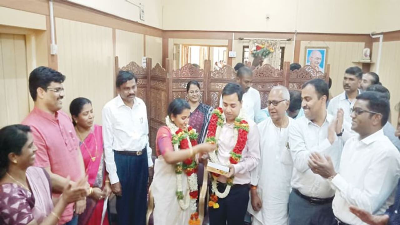 ಸರಳವಾಗಿ ದಾಂಪತ್ಯ ಜೀವನಕ್ಕೆ ಕಾಲಿಟ್ಟ ಕರ್ನಾಟಕದ ಮತ್ತೊಂದು ಐಎಎಸ್‌ ಜೋಡಿ