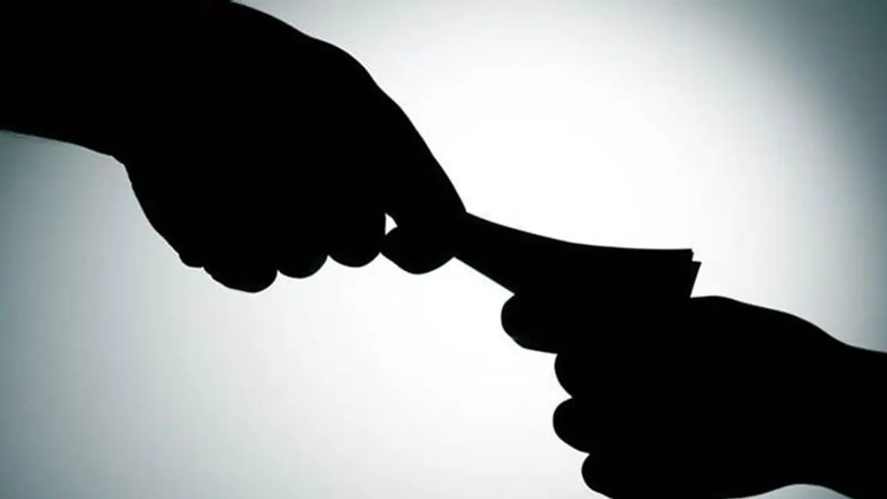 Anti Corruption Bureau traps BDA official for demanding Rs 10 lakh from a site applicant Anti Corruption Bureau traps BDA official for demanding Rs 10 lakh from a site applicant