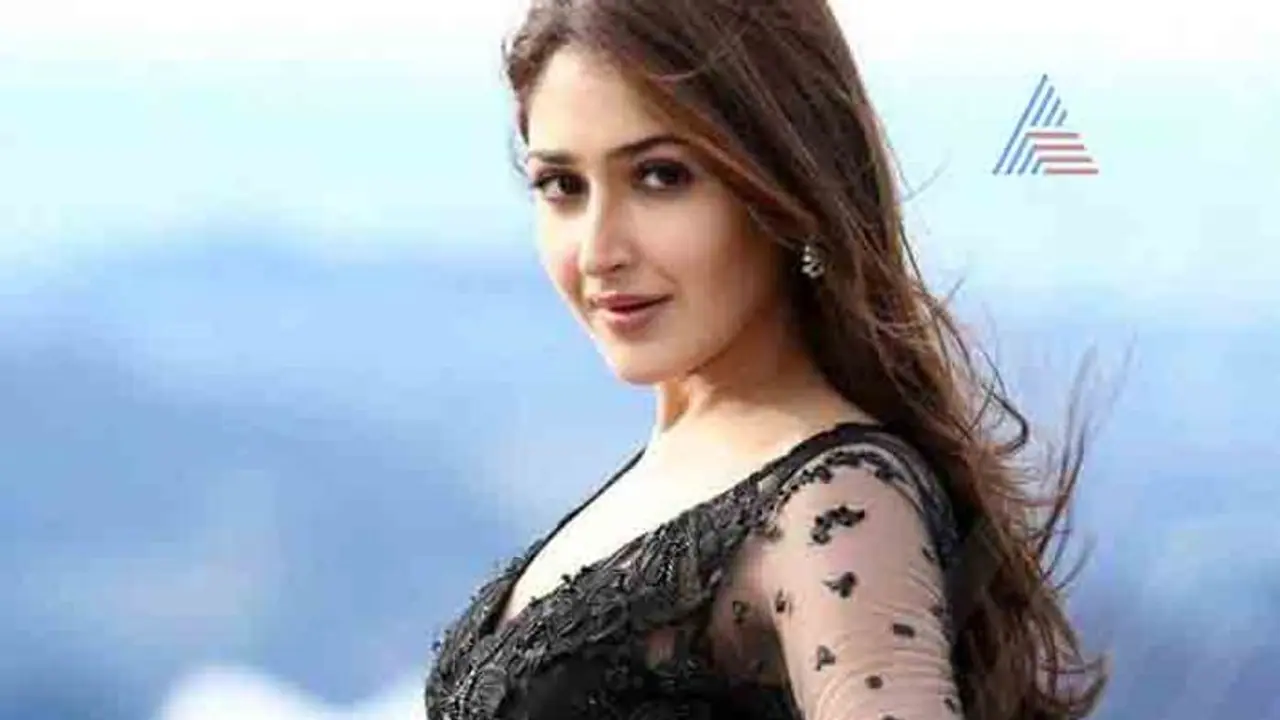 Sayyeshaa steps into Sandalwood in Puneeth Rajkumar's Yuvarathnaa