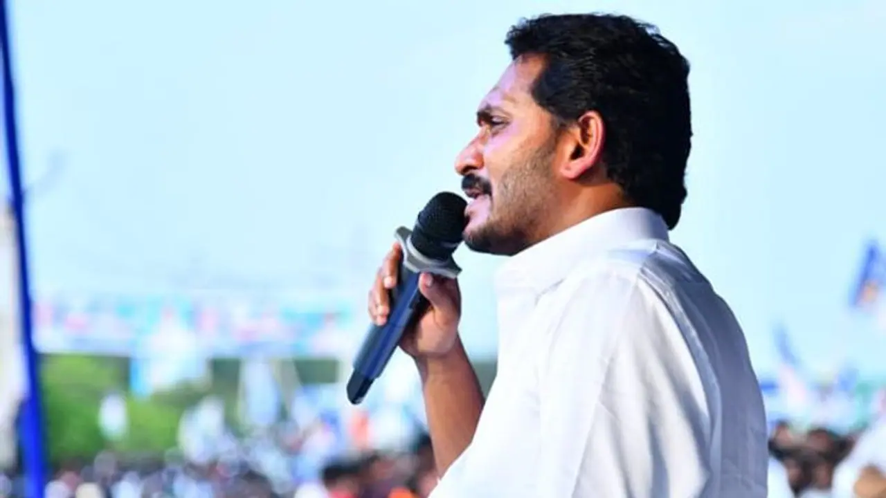 దేవుడి కొండను కూడా వదలడం లేదు: జగన్