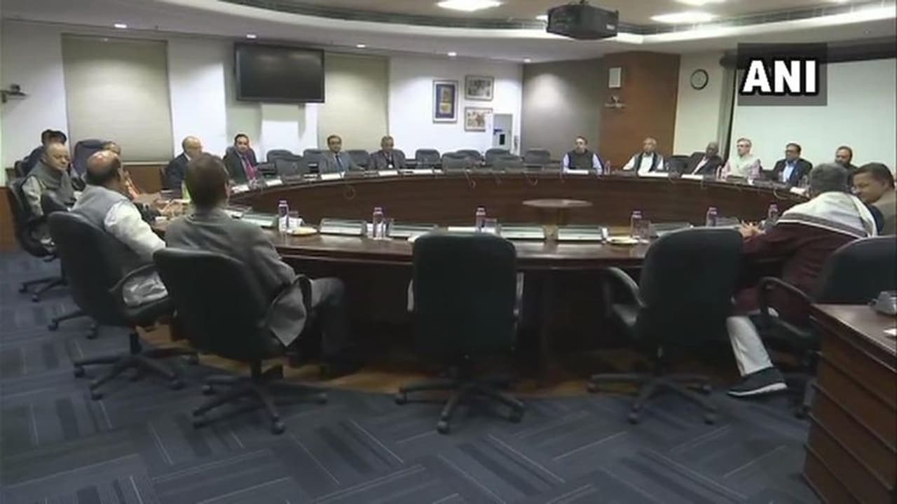 సర్టికల్ స్ట్రైక్స్పై అఖిలపక్ష భేటీ: కేంద్రానికి విపక్షాల బాసట సర్టికల్ స్ట్రైక్స్పై అఖిలపక్ష భేటీ: కేంద్రానికి విపక్షాల బాసట