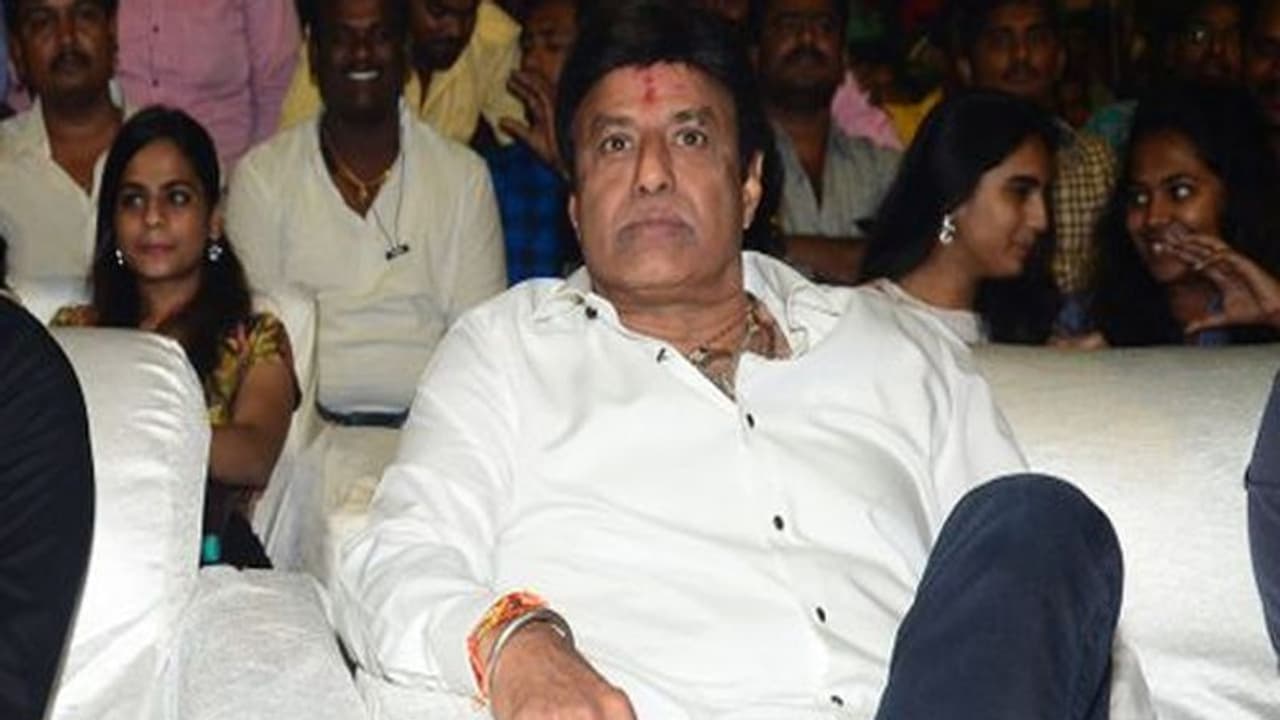 కోడెల పార్థీవ దేహం వద్ద కన్నీళ్లు పెట్టుకొన్న బాలకృష్ణ కోడెల పార్థీవ దేహం వద్ద కన్నీళ్లు పెట్టుకొన్న బాలకృష్ణ