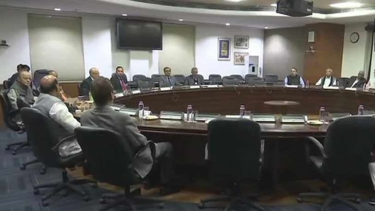 सरकार ने विपक्ष से कहा ये मिलिट्री नहीं बल्कि एंटी टेरर ऑपरेशन था, विपक्ष ने कहा हम साथ साथ हैं