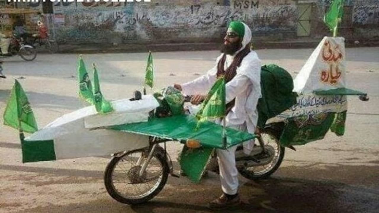 ಟ್ರೋಲ್ ಆಯ್ತು ಪಾಕಿಸ್ತಾನ, ಸಂಭ್ರಮಾಚರಣೆ ನಡುವೆ ನಗುವಿನ ಗುಳಿಗೆ ಟ್ರೋಲ್ ಆಯ್ತು ಪಾಕಿಸ್ತಾನ, ಸಂಭ್ರಮಾಚರಣೆ ನಡುವೆ ನಗುವಿನ ಗುಳಿಗೆ