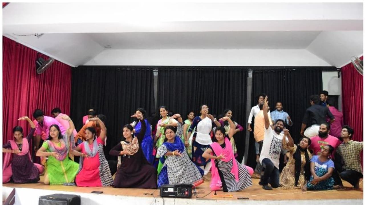 മുപ്പതിലധികം കലാരൂപങ്ങള്, 300ല് പരം കലാകാരന്മാര്; സമഭാവന മള്ട്ടിമീഡിയ മെഗാഷോ നാളെ മുപ്പതിലധികം കലാരൂപങ്ങള്, 300ല് പരം കലാകാരന്മാര്; സമഭാവന മള്ട്ടിമീഡിയ മെഗാഷോ നാളെ