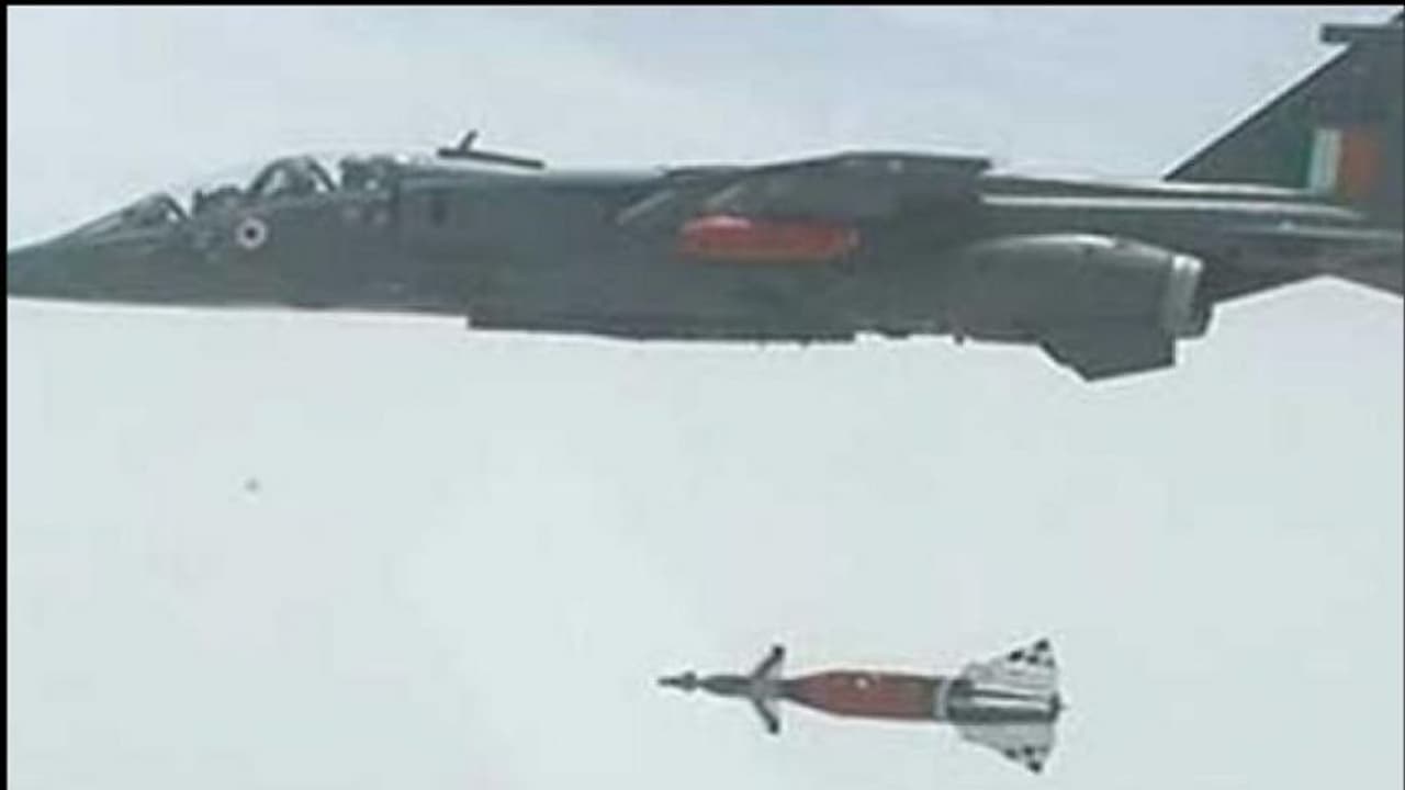 పాక్పైకి మిరాజ్ను నడిపిన వారిలో తెలుగు పైలట్ పాక్పైకి మిరాజ్ను నడిపిన వారిలో తెలుగు పైలట్